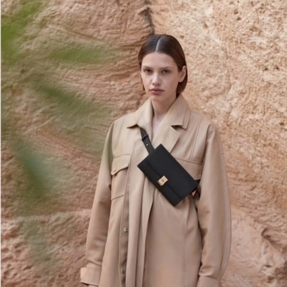 Polene Numéro Sept Belt
EDITION TEXTURED BLACK